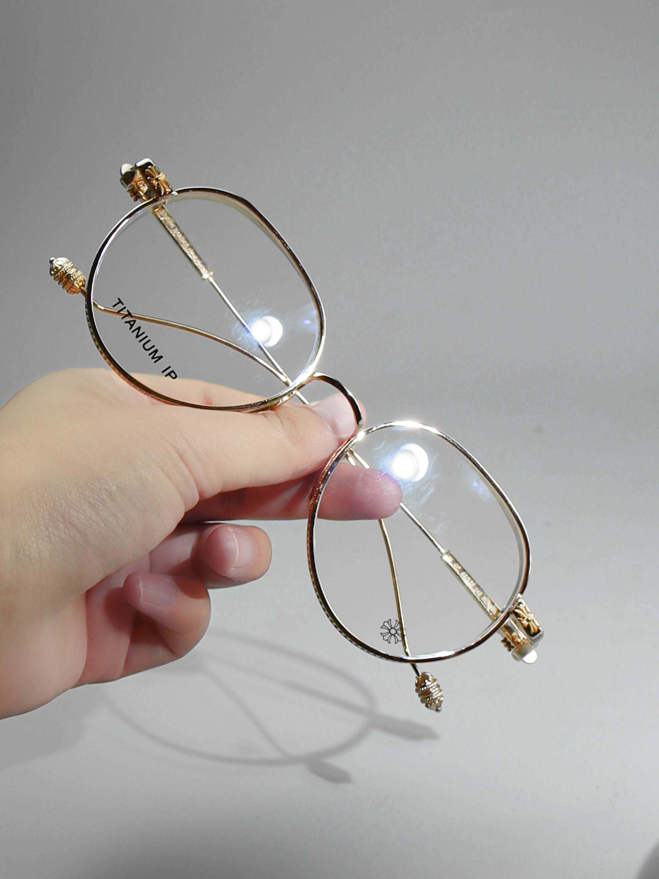 无色眼镜架也能这么潮？男女全框近视平光眼镜真的绝了！